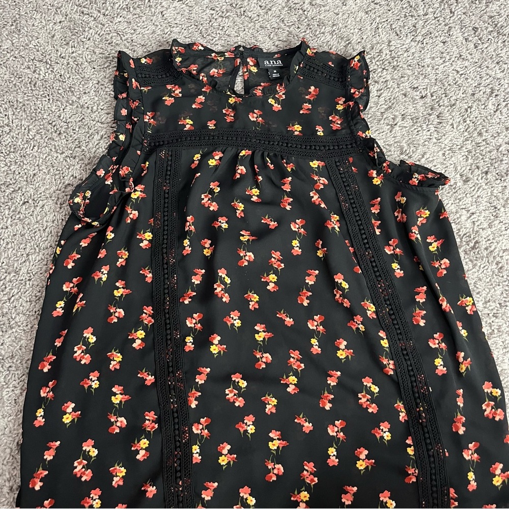 Woman’s a.n.a. Flowers Sleeveless Shirt - Size medium